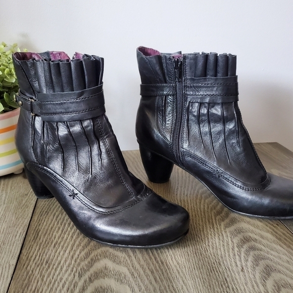 Arnold churgin leather Victorian pleated top boots. Size 40 (9.5) - Picture 6 of 11